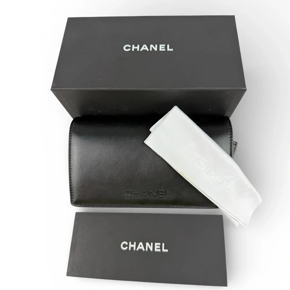 CHANEL RECTANGLE SUNGLASSES Acetate, Black & Gold - Lens Gray, Gradient
